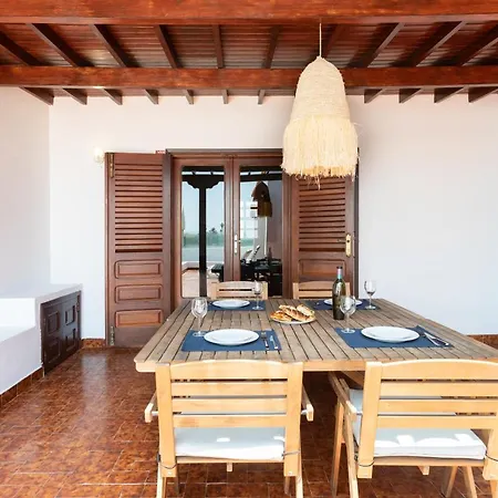 Home2book Amazing Sea Front House Ferienhaus