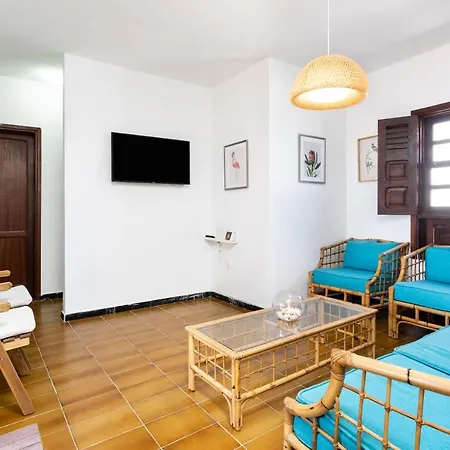 Home2book Amazing Sea Front House Ferienhaus *