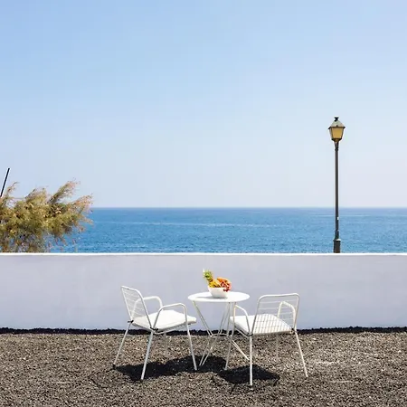 Home2book Amazing Sea Front House Ferienhaus