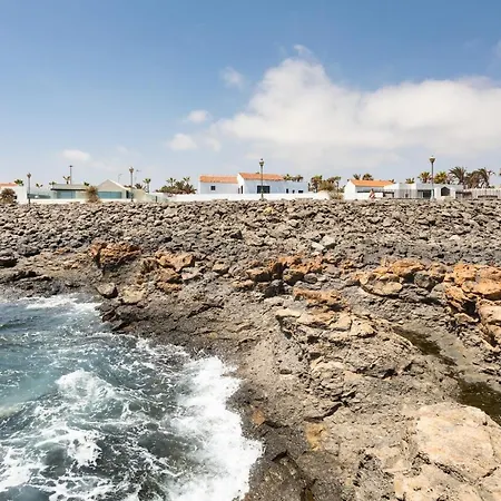 Home2book Amazing Sea Front House *