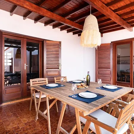 Home2book Amazing Sea Front House Ferienhaus