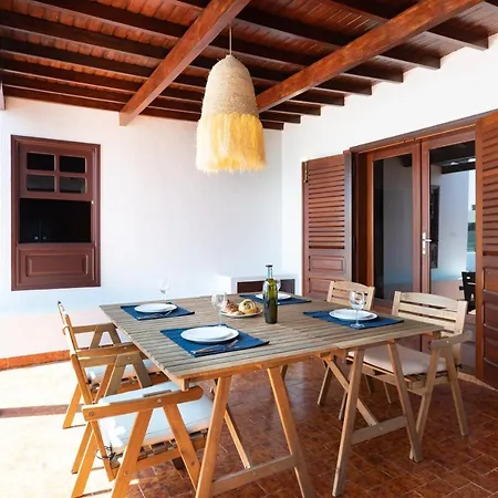 Home2book Amazing Sea Front House *